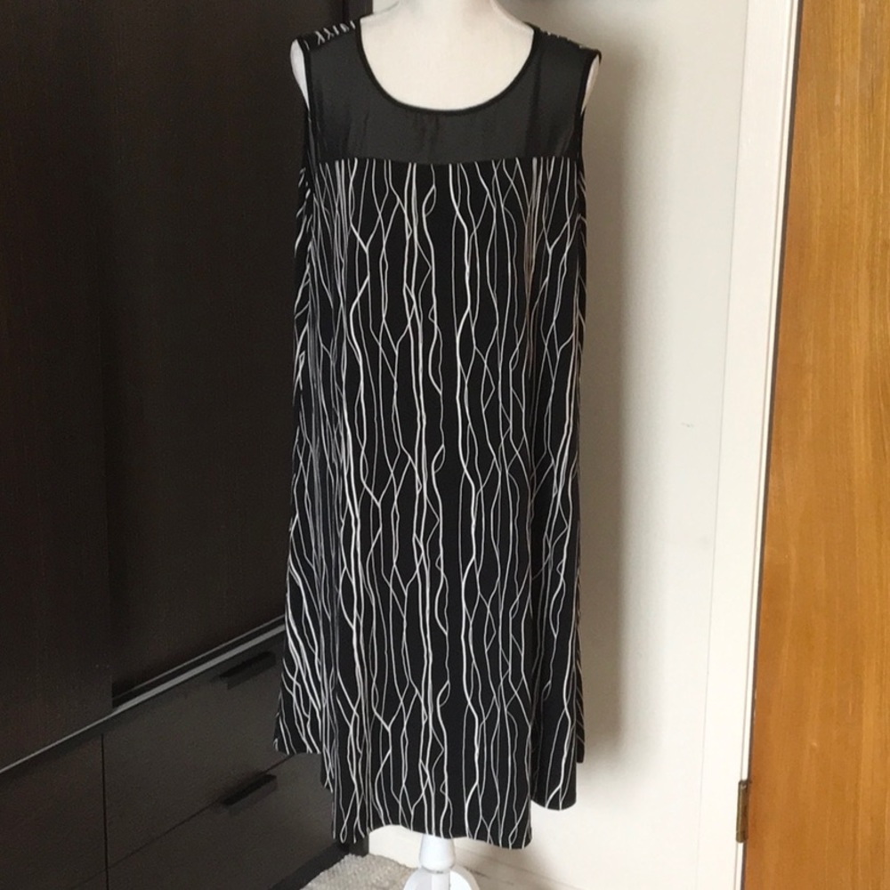 Black & White sleeveless Vince Camuto Dress
